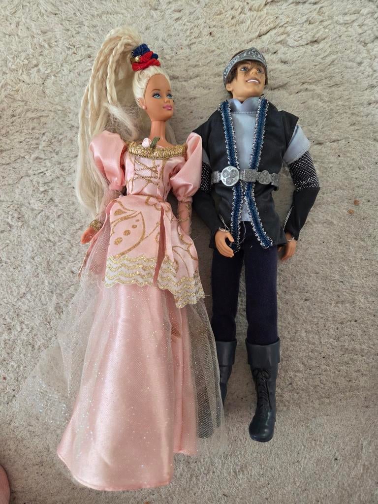Barbie en Ken poppen in prins/prinses kleding, Ophalen of Verzenden, Gebruikt, Barbie