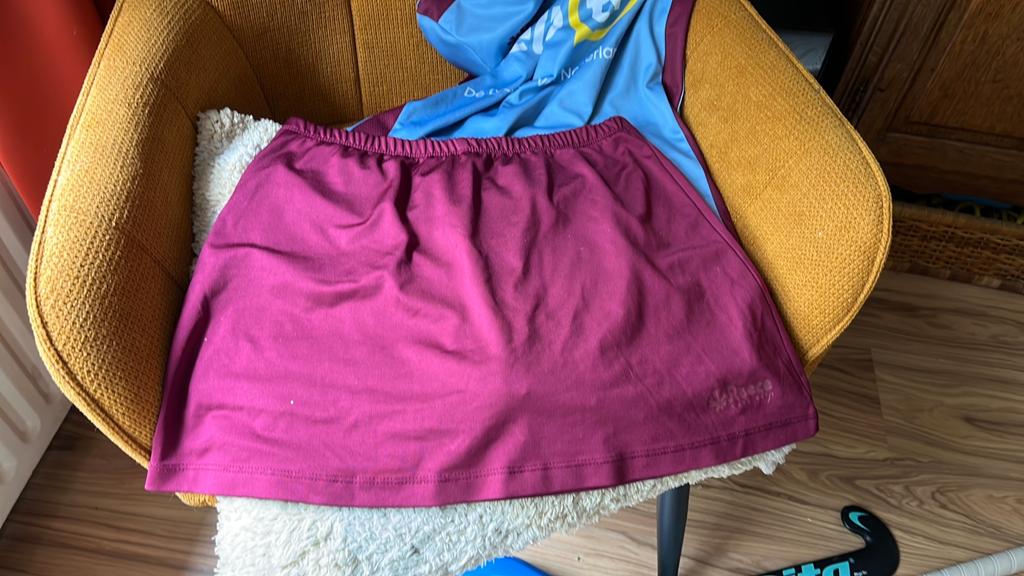Hockey clubtenue inclusief sokken westerduiven maat S, Ophalen of Verzenden, Zo goed als nieuw, Kleding