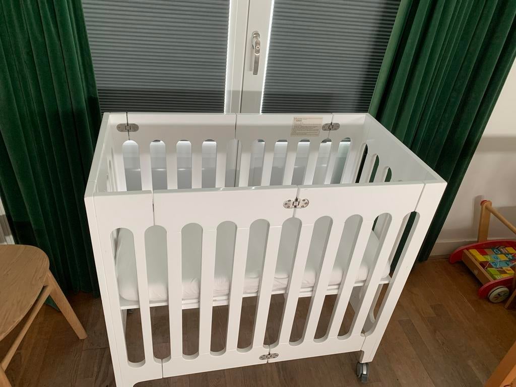 Bloom Alma baby wieg-cosleeper met foam matras inc bedlinnen, Ophalen, Gebruikt, Ledikant