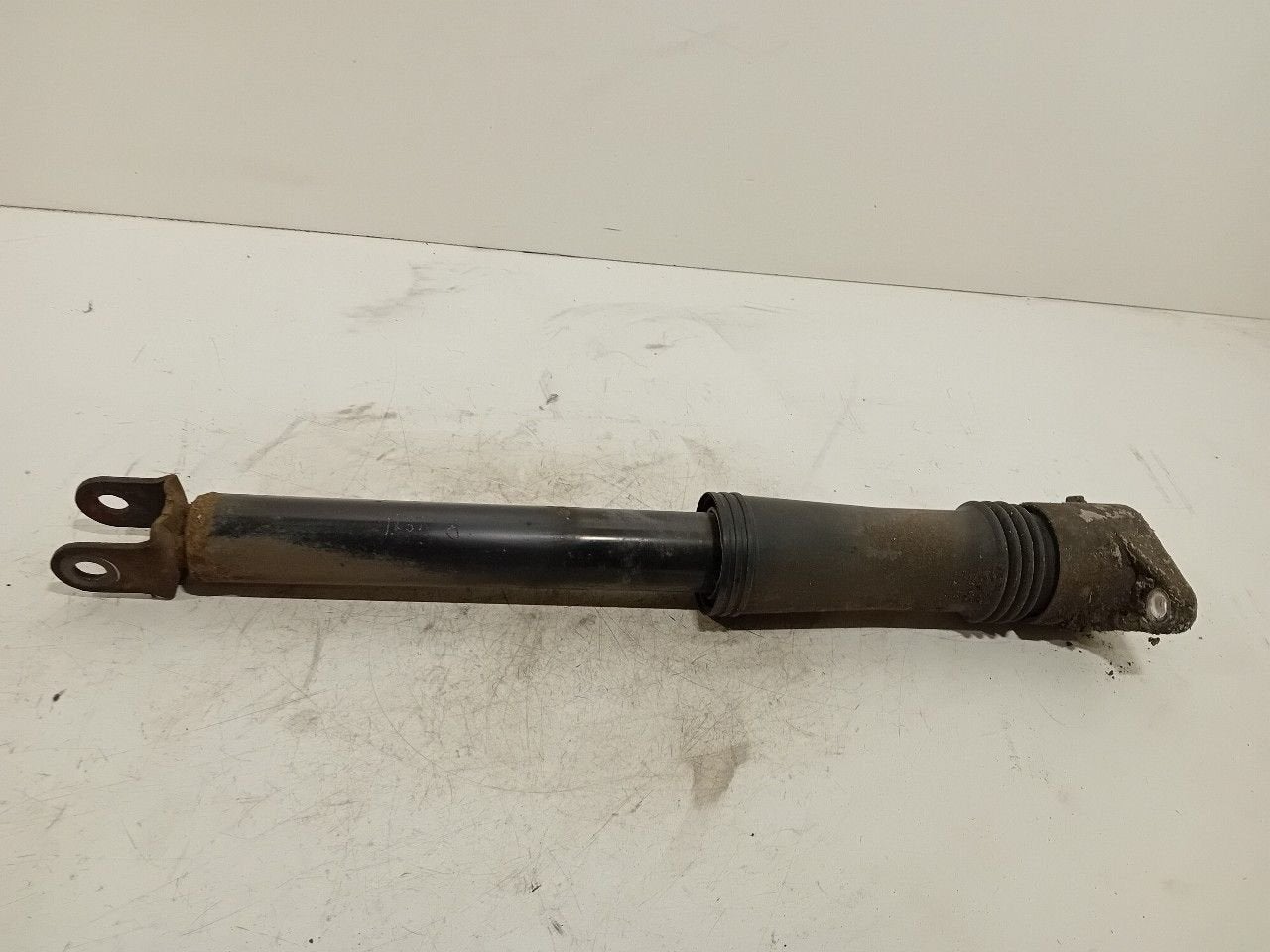 Schokbreker rechts achter Kia Magentis, Onderdelen@venauto.nl, Van der Ven Autorecycling B.V., Ettenseweg 76, 4706 PB Roosendaal, The Netherlands