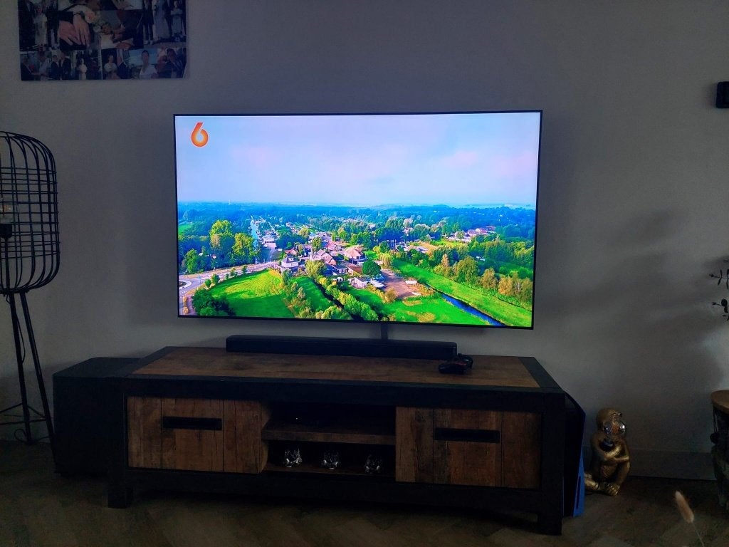Grote Samsung Smart TV 70 inch met muurbeugel, Ophalen of Verzenden, Zo goed als nieuw, 100 Hz, Samsung