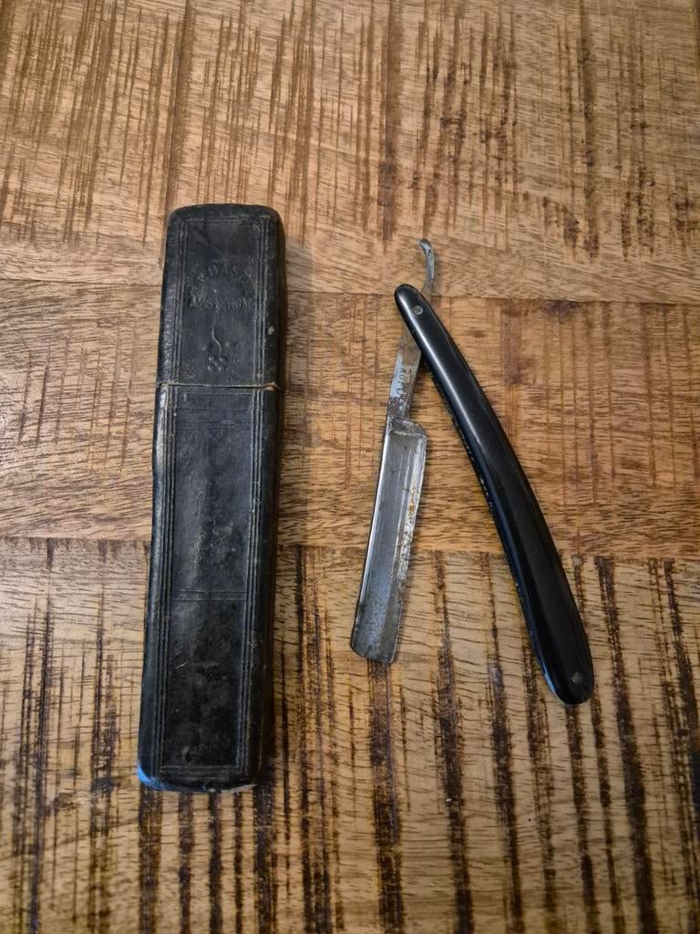 T.F Bastet Amsterdam scheermes en doosje, Antiek en Kunst, Antiek | Gereedschap en Instrumenten, Ophalen of Verzenden