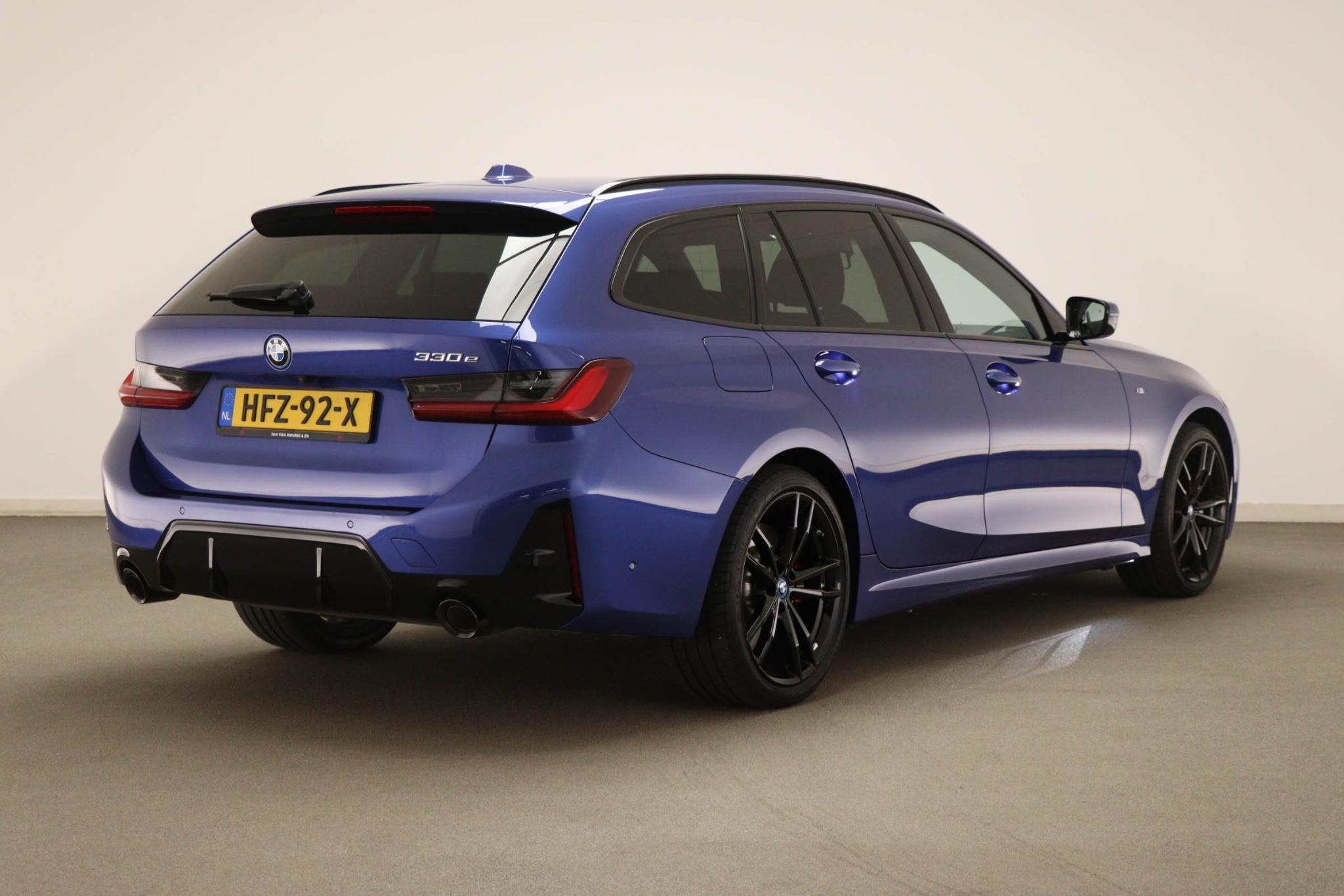 BMW 3-serie Touring 330e | PANORAMADAK | HEAD UP | COMFORT A, Auto's, Gebruikt, Euro 6, 4 cilinders, Blauw