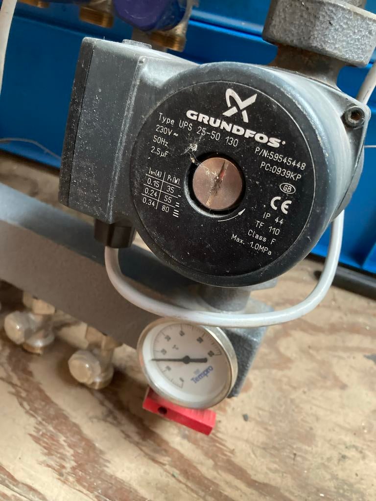 Vloerverwarming verdeler 8 groeps met Grundfos pomp en slang, Ophalen, Gebruikt, Minder dan 30 cm, Overige typen