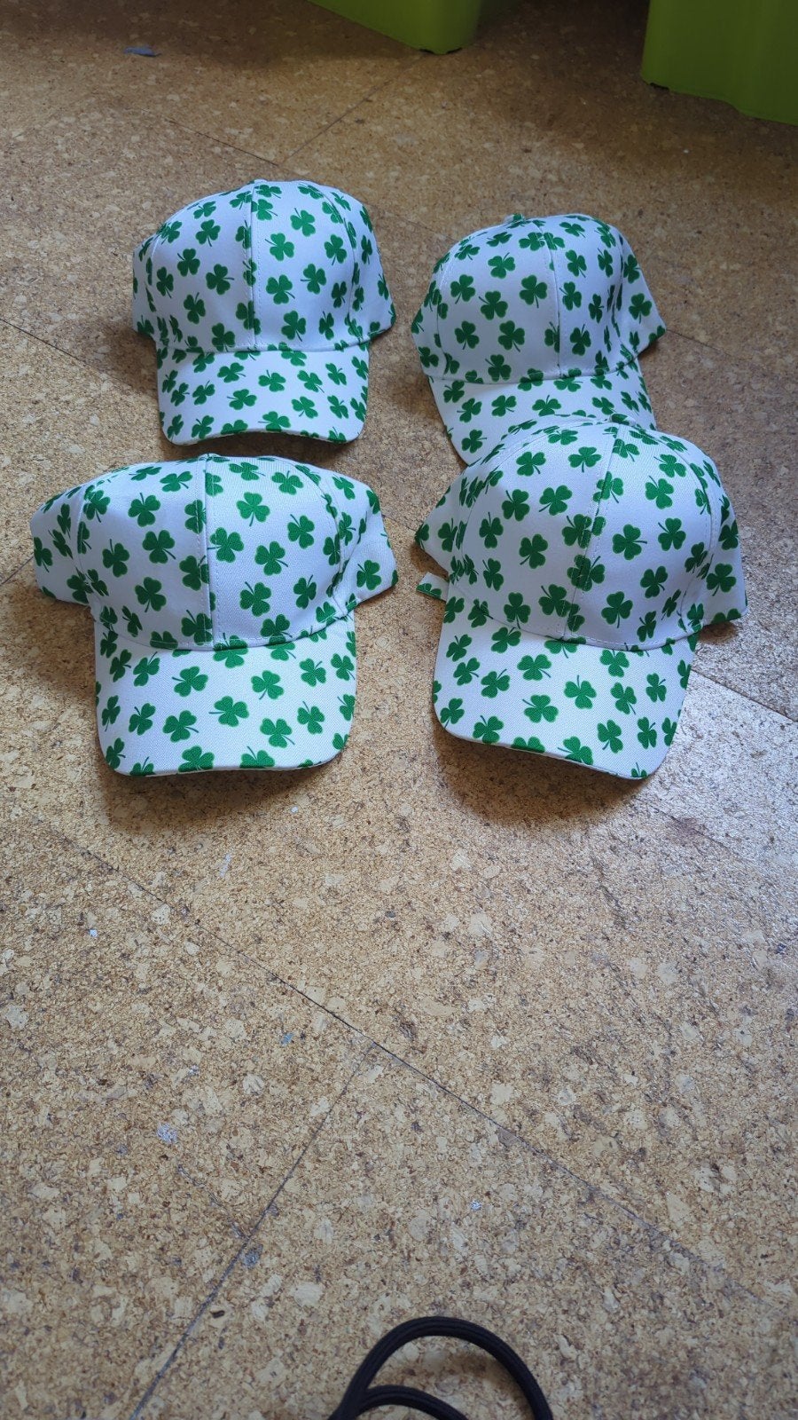 Set van 4 klavertje drie petten, One size fits all, Ophalen of Verzenden, Pet, Onbekend