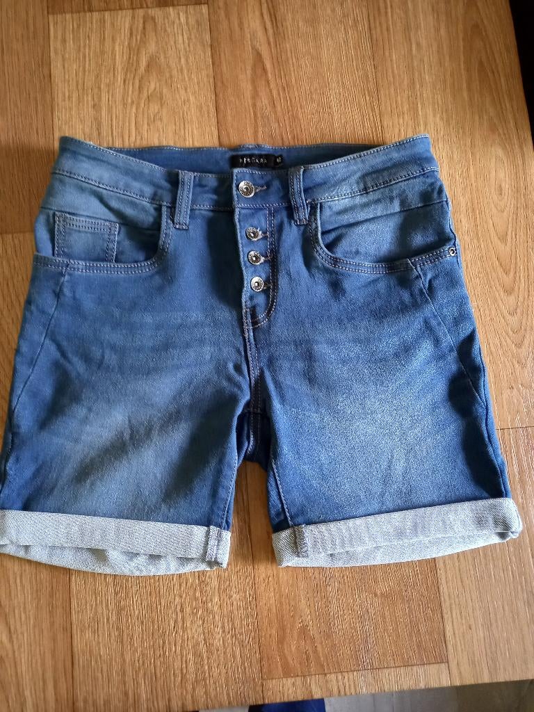 Pescara korte spijkerroek maat 40., Kleding | Dames, Spijkerbroeken en Jeans, Ophalen of Verzenden, Gedragen, Blauw, W30 - W32 (confectie 38/40)