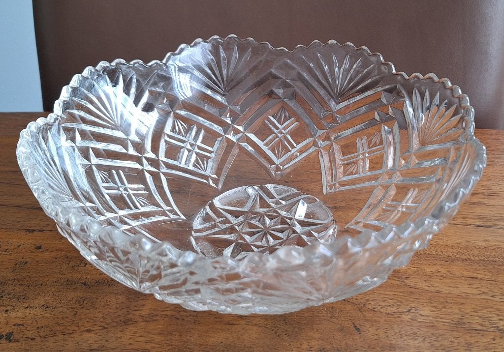 Retro reliëf Glazen Serveerschaal / Schaal. Afmeting: Ø 24x9, Huis en Inrichting, Ophalen of Verzenden, Overige stijlen, Glas