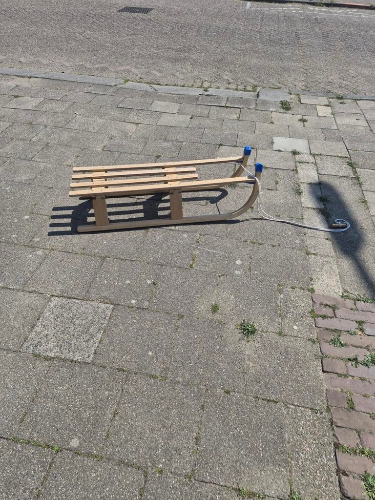 Houten slee met trekkoord, Ophalen, Gebruikt, Hout