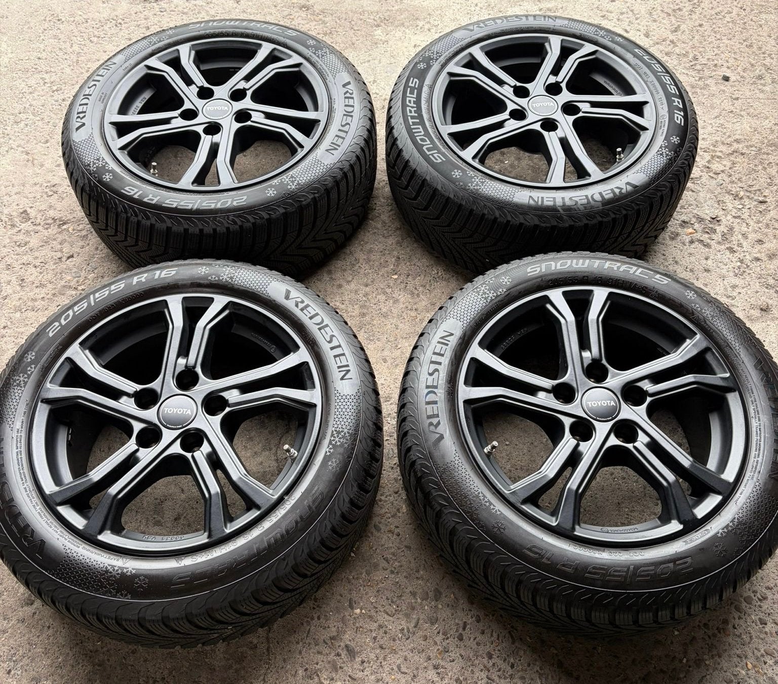 16 inch Toyota Auris Corolla velgen winterbanden Vredestein, Ophalen, 16 inch, Banden en Velgen, 205 mm