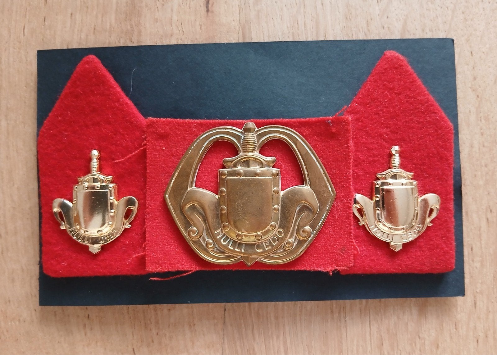 Kraagspiegels en baretembleem  : Infanterie, Verzamelen, Ophalen of Verzenden, Landmacht, Nederland, Embleem of Badge