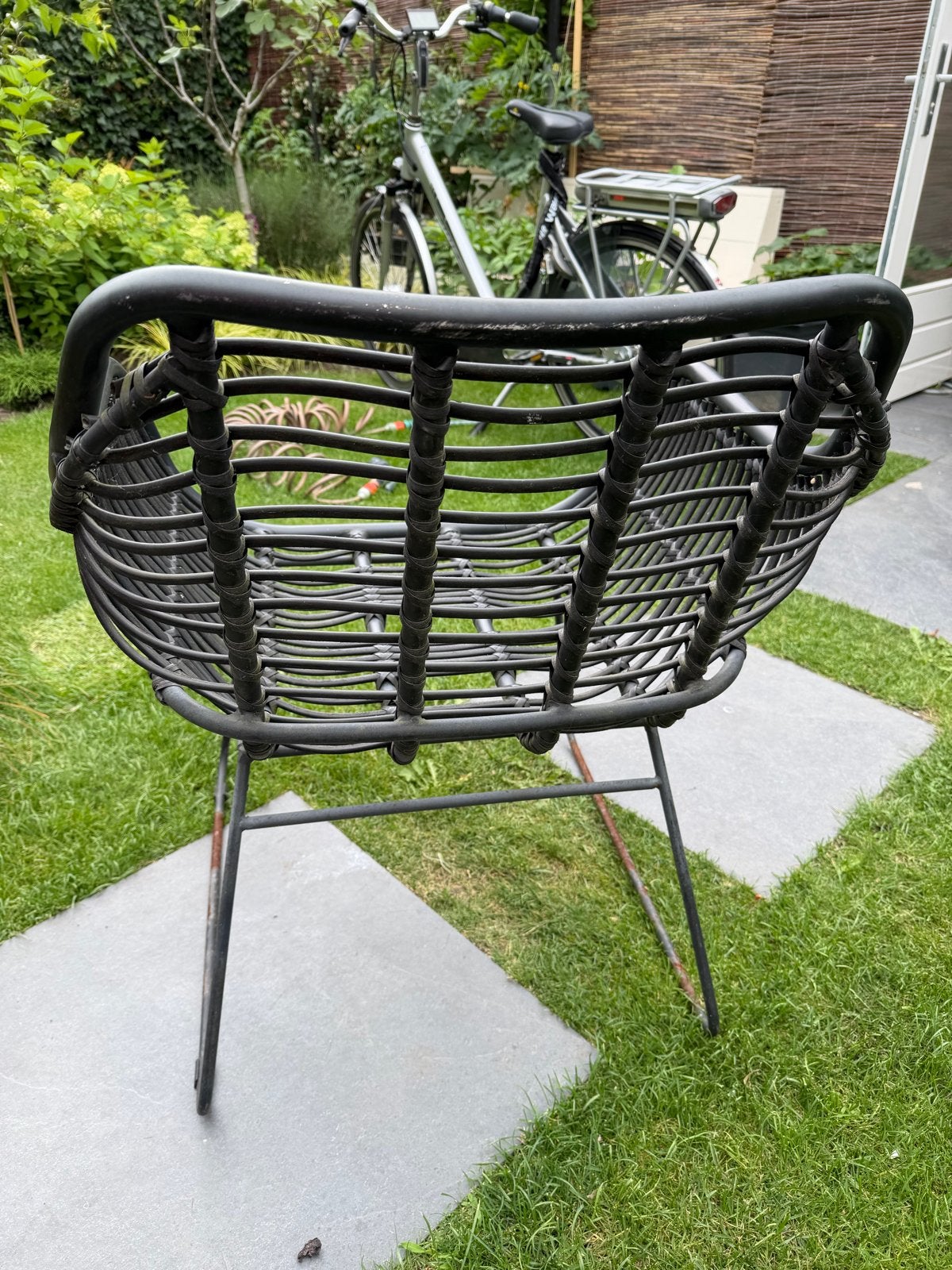 Zwarte rotan tuinstoel, Tuin en Terras, Tuinstoelen, Ophalen, Gebruikt, Rotan