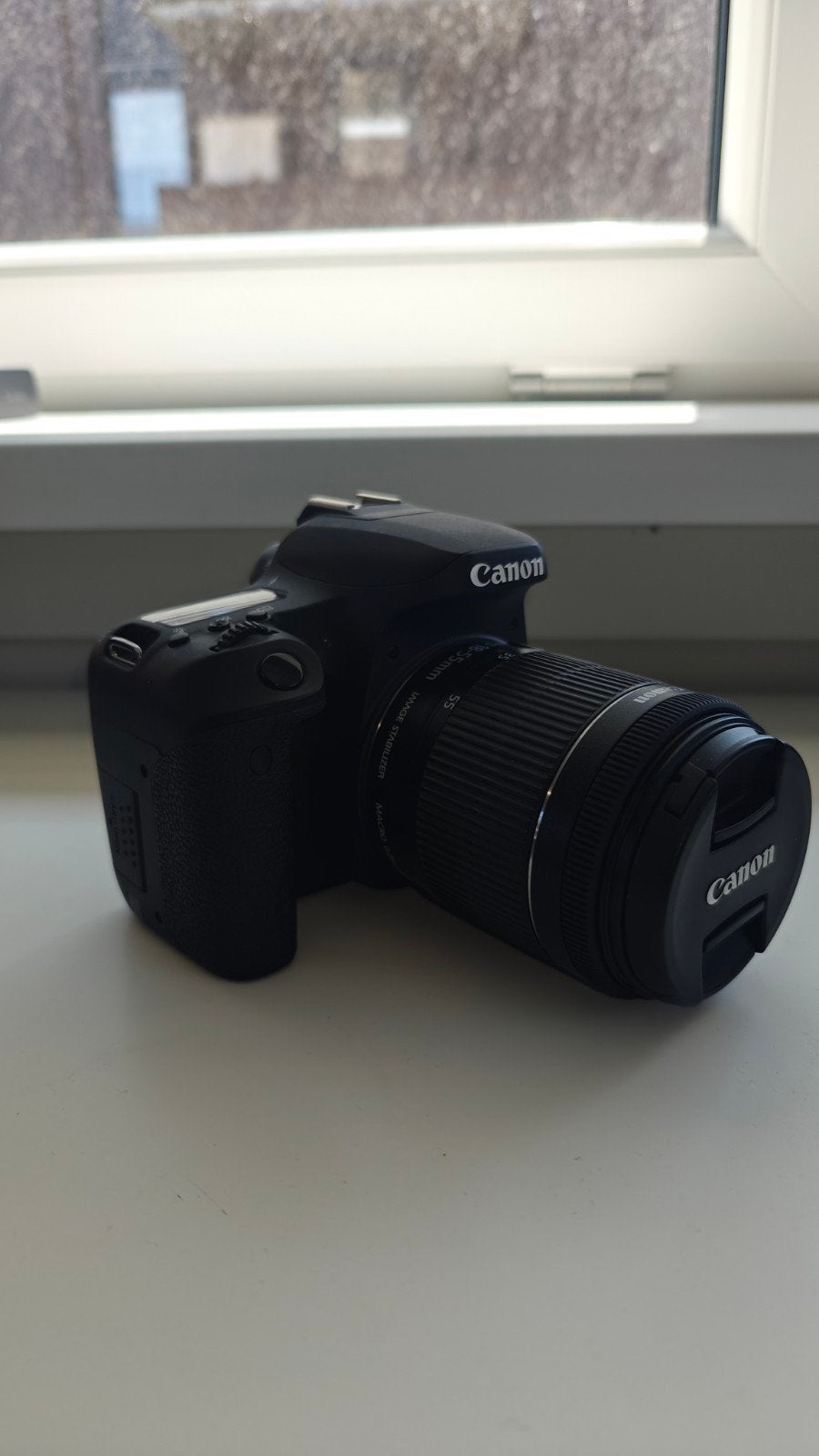 Canon 77D + + battery grip + 4 accu's + 18-55 IS STM, Audio, Tv en Foto, Fotocamera's Digitaal, Ophalen, Spiegelreflex, Canon