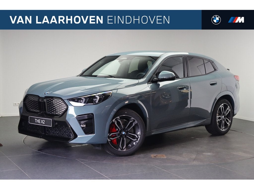 BMW iX2 eDrive20 M Sport / Sportstoelen / Achteruitrijcamera, Auto's, BMW, IX2, Zwart, Leder, Nieuw