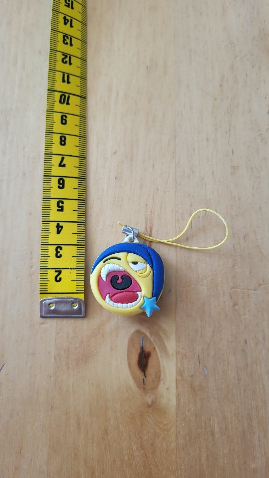 Sleutelhanger/Telefoonbedel met "sleepy" emoji, Ophalen of Verzenden, Overige kleuren