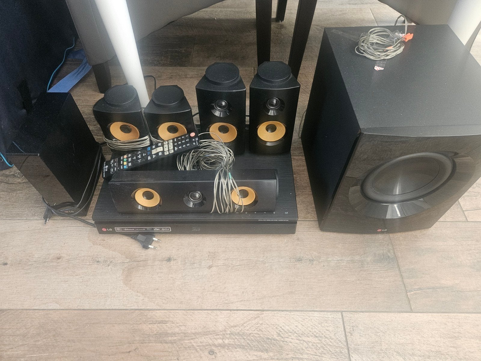 LG Home Cinema Set met 5.1 Luidsprekersysteem, Audio, Tv en Foto, Home Cinema-sets, Gebruikt, Blu-ray-speler, 70 watt of meer
