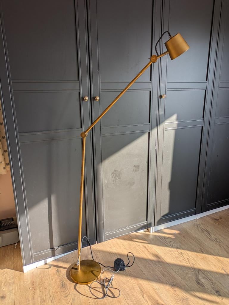 Stijlvolle messing vloerlamp - verstelbaar design, Ophalen, Modern, Industrieel, Mid-century, Zo goed als nieuw, Metaal