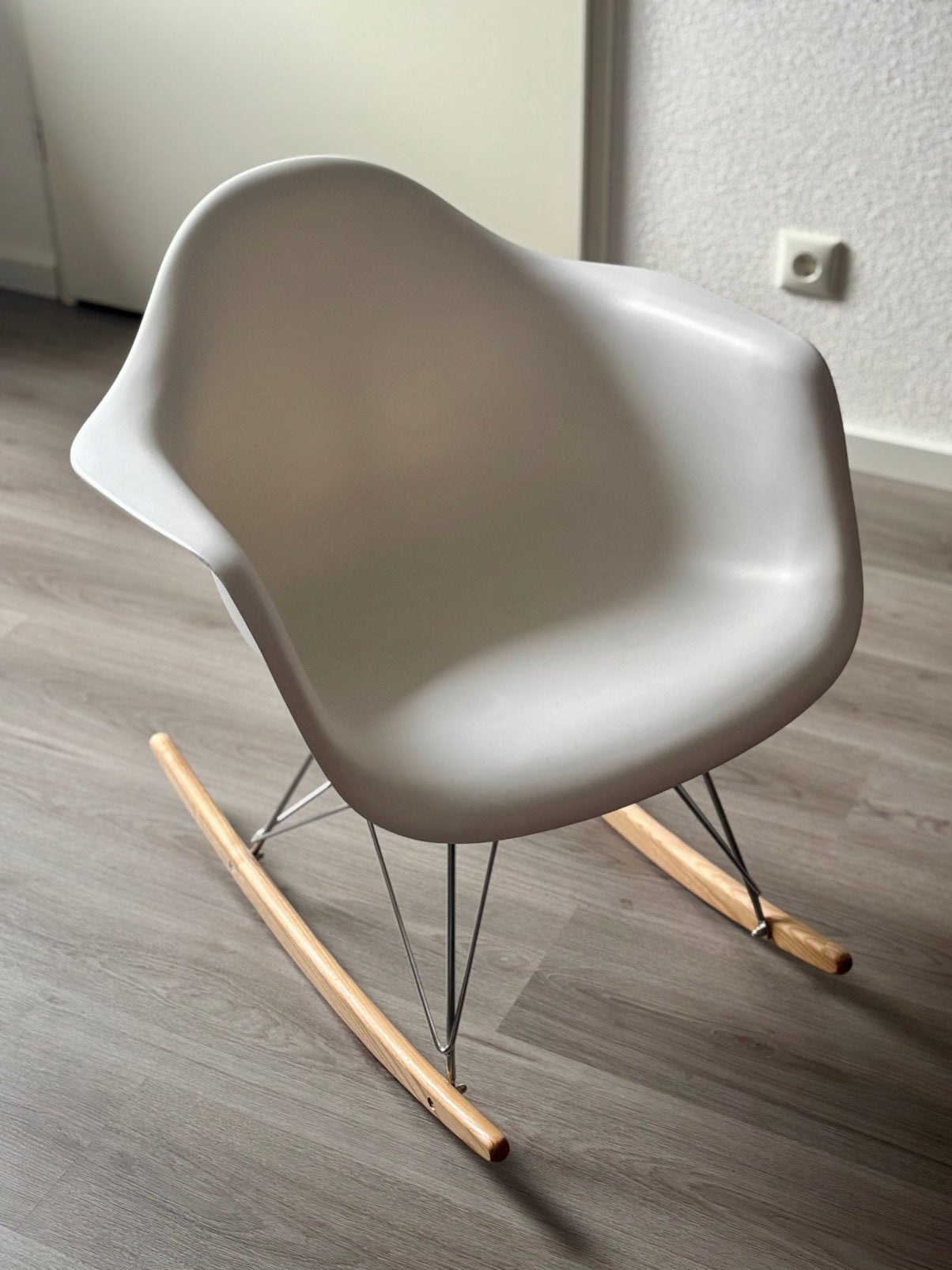 Schommelstoel / kuipstoel kunststof wit, Huis en Inrichting, Stoelen, Ophalen, Kunststof, Gebruikt, Wit
