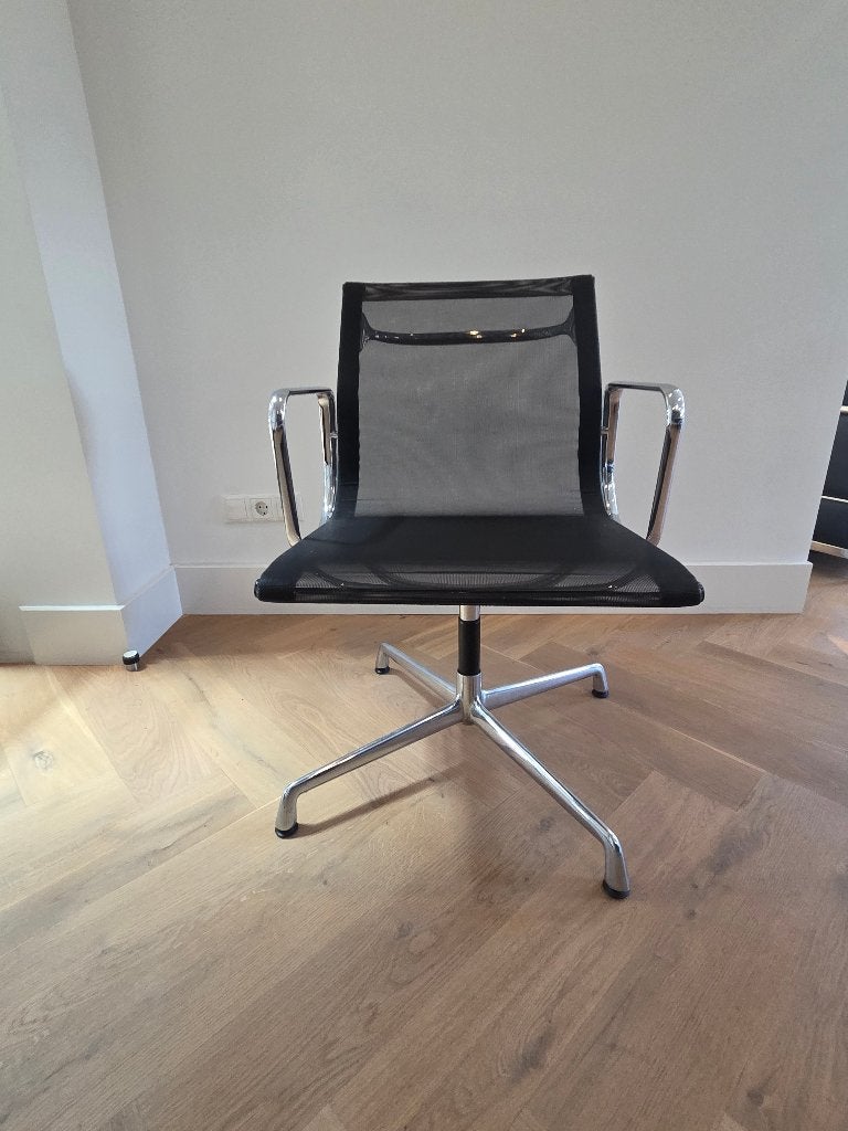 Vitra Eames EA108 netweave, Huis en Inrichting, Stoelen, Ophalen, Gebruikt, Drie, Zwart