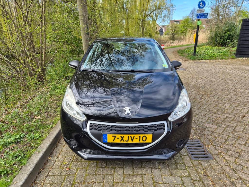 Peugeot 208 1.0 VTI 50KW/68PK 3-D 2014 Zwart, Voorwielaandrijving, Origineel Nederlands, 24 km/l, 3 cilinders