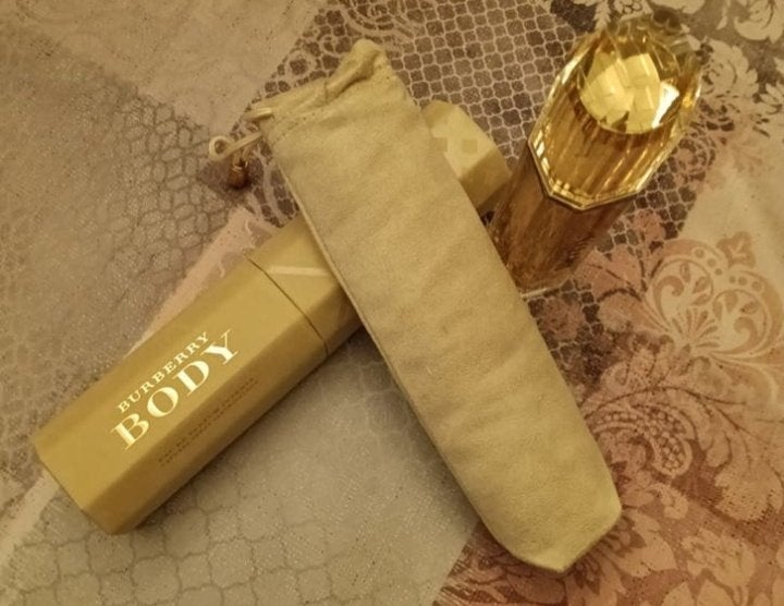 BURBERRY BODY parfum, 1 keer gebruikt. 60ml, Ophalen, Zo goed als nieuw