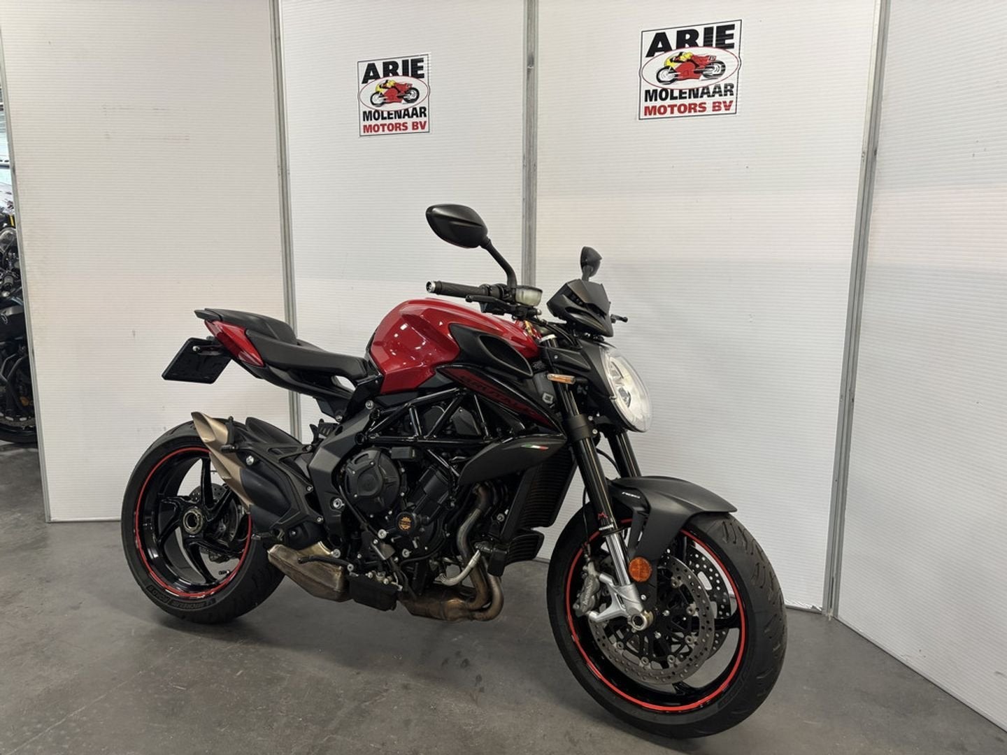 MV Agusta BRUTALE 800 R (bj 2024), Motoren, Motoren | MV Agusta, Motorrijbewijs A, Bedrijf, Meer dan 35 kW, 798 cc