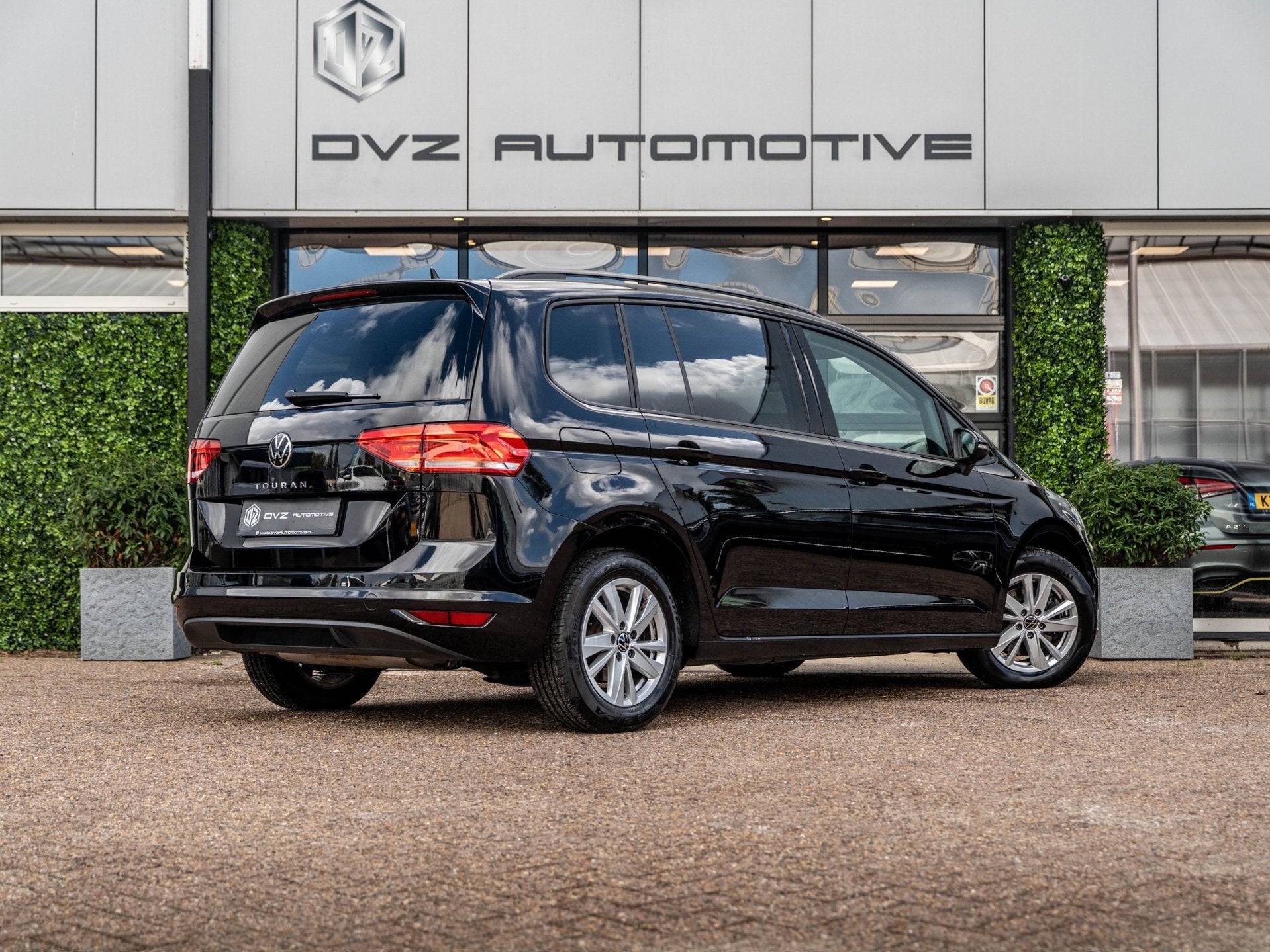 Volkswagen Touran 1.5 TSI 150PK DSG Comfortline | Navi | Mas, Auto's, Dealer onderhouden, 15 km/l, Zwart, 4 cilinders