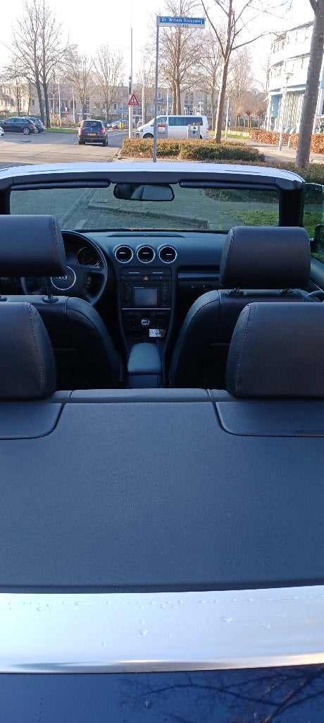 Audi A4 2.4 V6 125KW Cabrio 2004 Blauw, Auto's, Audi, Voorwielaandrijving, Zwart, Cabriolet, A4