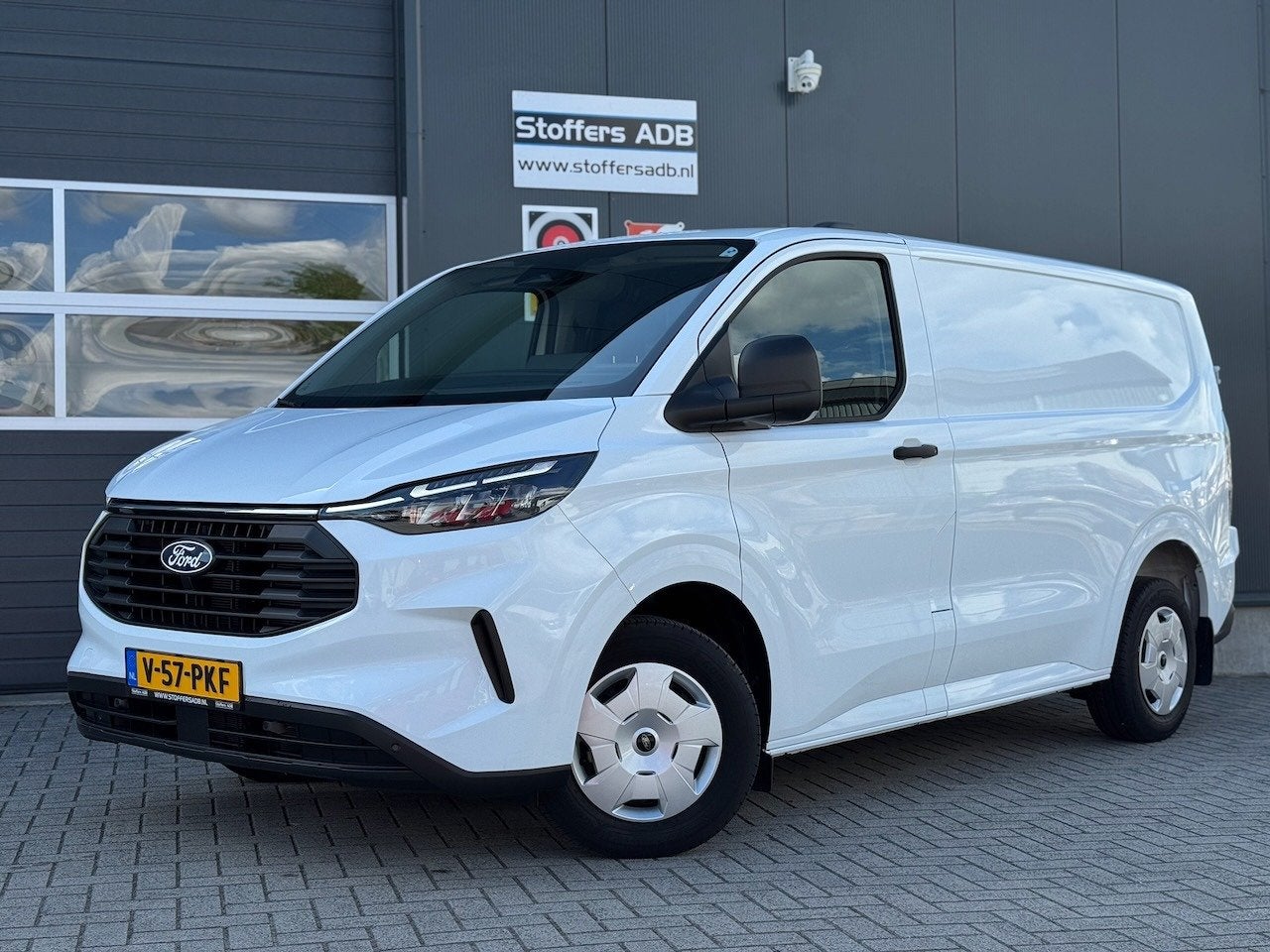 Ford Transit Custom 300 2.0 TDCI L1H1 Trend 136pk | CarPlay, 1803 kg, Zwart, 4 cilinders, Wit