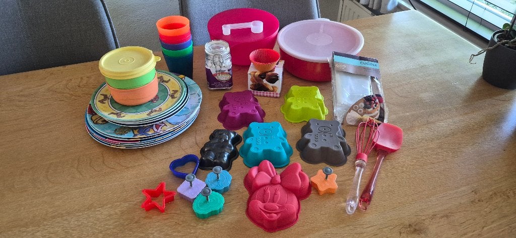 et bakspullen / kinderbakvormen / keukengerei, Ophalen, Zo goed als nieuw, Taarten of Cupcakes, Bakvorm
