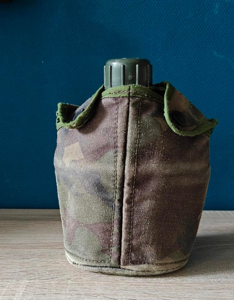 Militaire veldfles met hoes en beker - Camouflage, Ophalen of Verzenden, Gebruikt