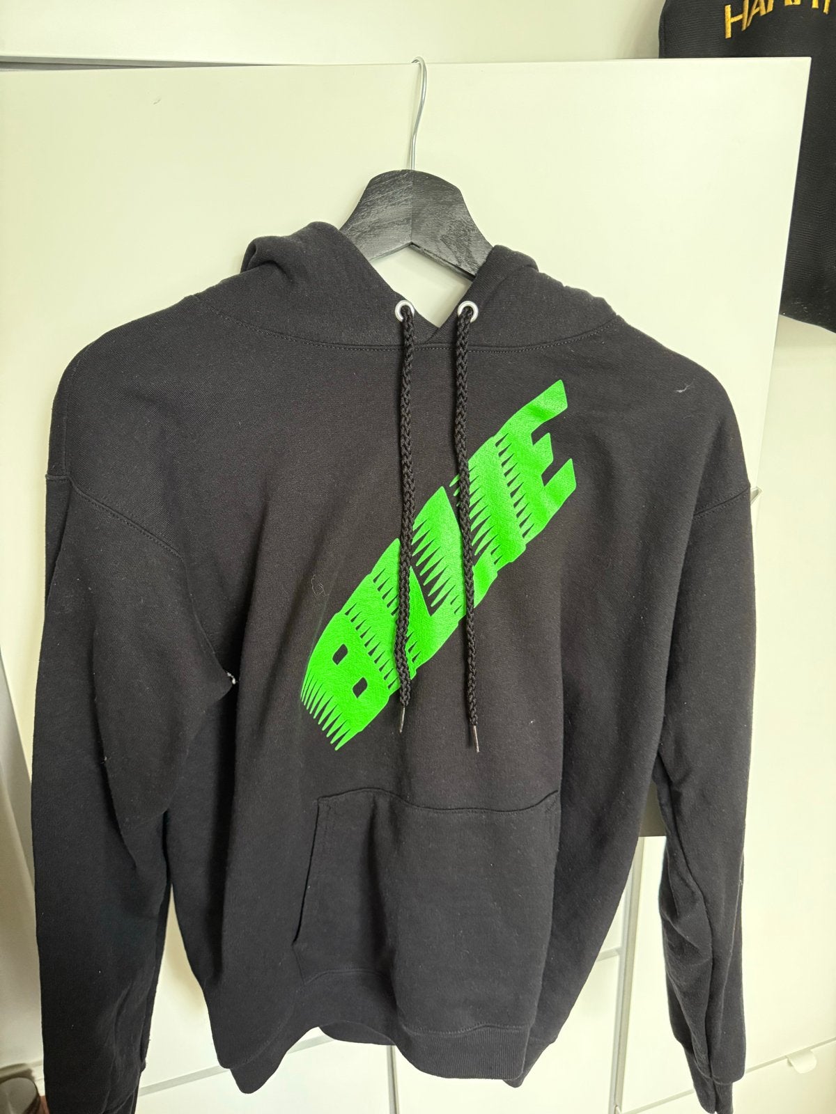 Billie Eilish Trui Maat S - Zwart met Groen Logo, Ophalen of Verzenden, Gedragen, Maat 36 (S), Zwart