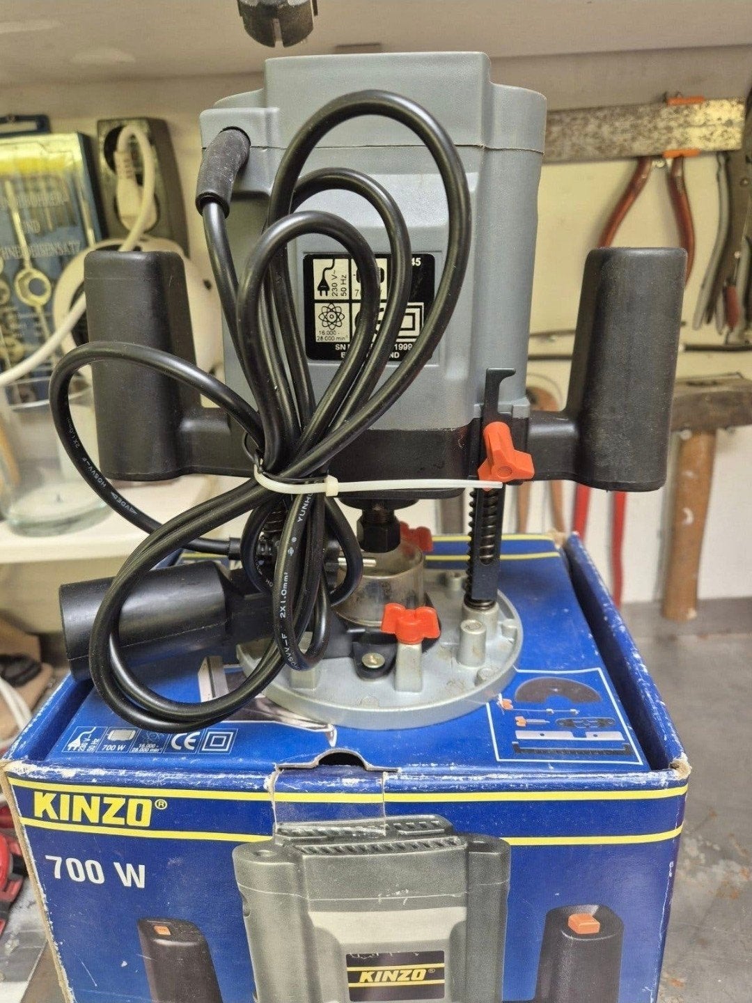 Nieuw in de doos kinzo boven frees 25C45 700W, Ophalen, Nieuw