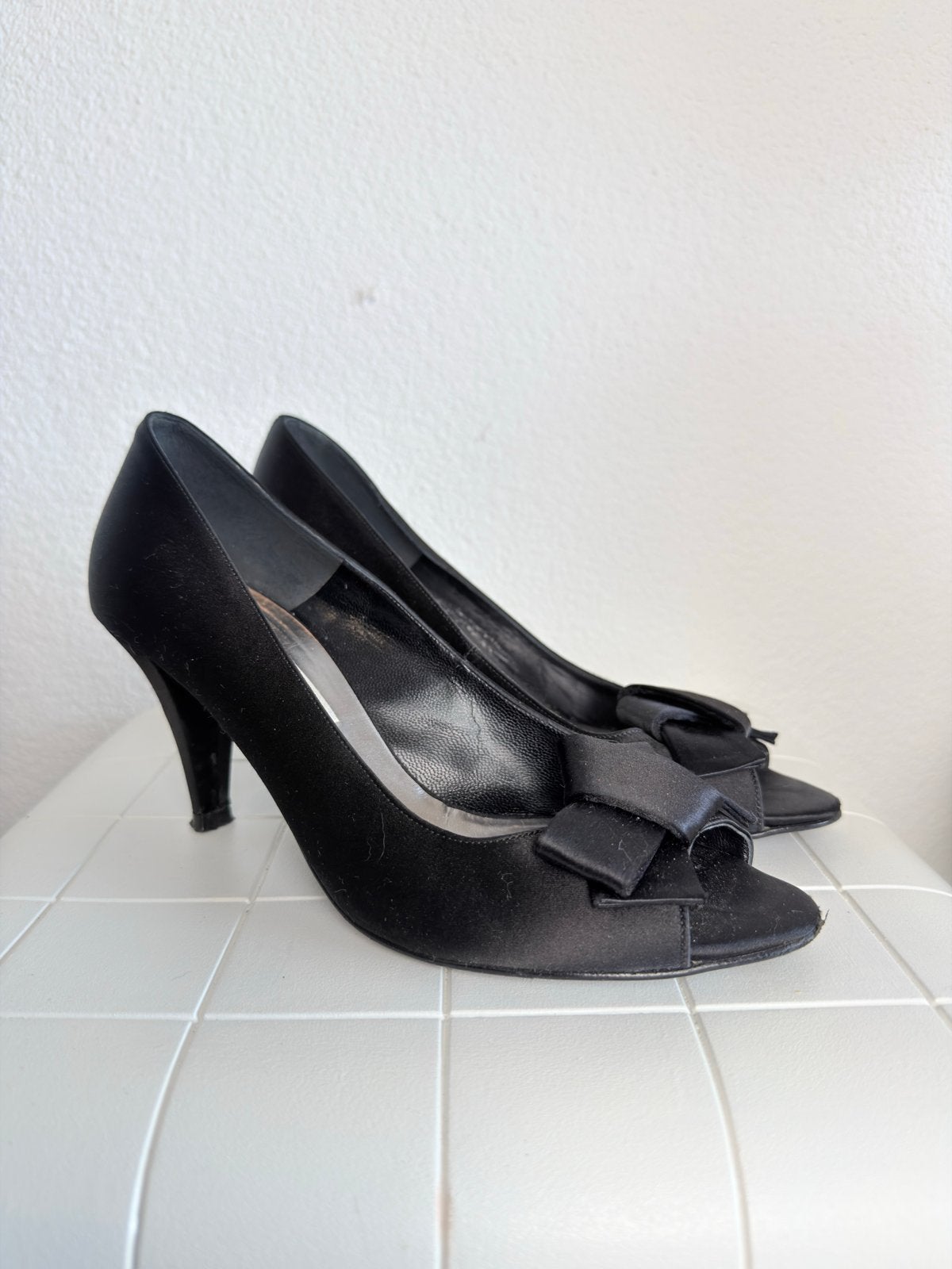 Zwarte Marta Rey Peep-Toe Pumps met Strik - Maat 37, Pumps, Zwart, Ophalen of Verzenden, Zo goed als nieuw