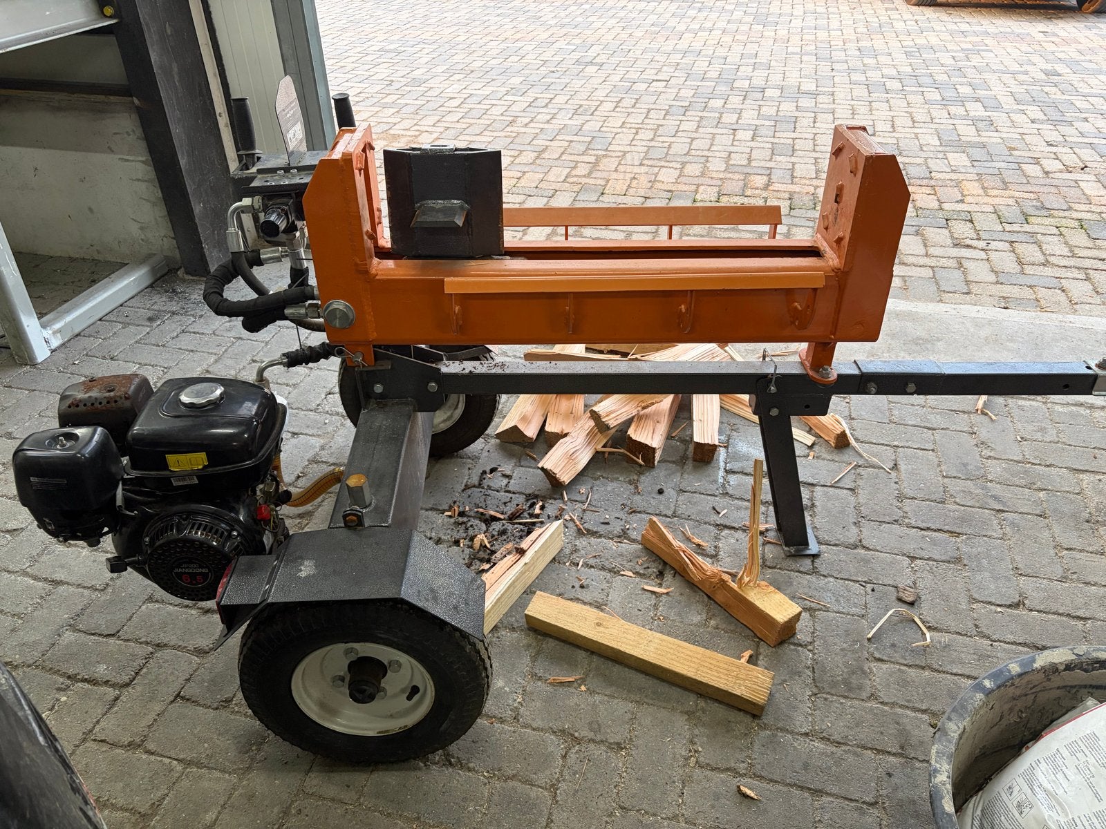 Kloofmachine te huur, Ophalen, Zo goed als nieuw, Benzine, Liggend