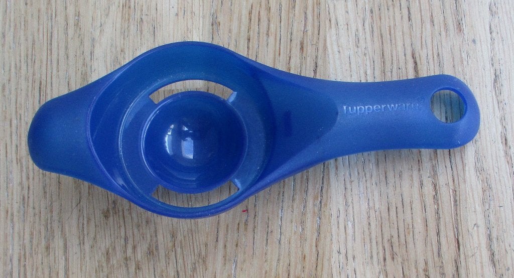 Tupperware eierscheider blauw nette staat, Ophalen of Verzenden, Zo goed als nieuw, Blauw