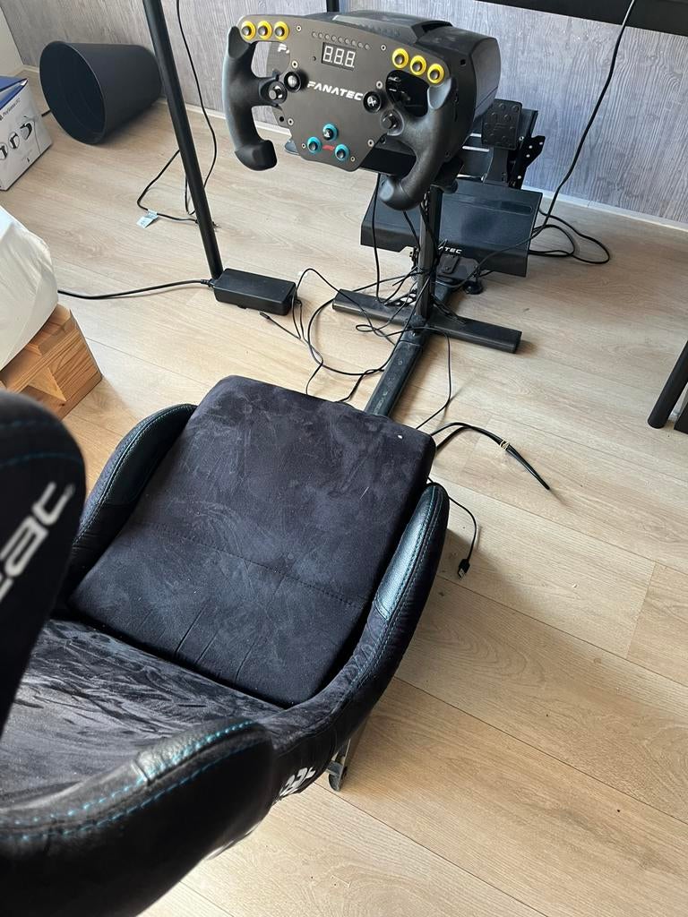 Fanatec csl elite met f1 stuur en playseat, Spelcomputers en Games, Spelcomputers | Sony PlayStation Consoles | Accessoires, Ophalen