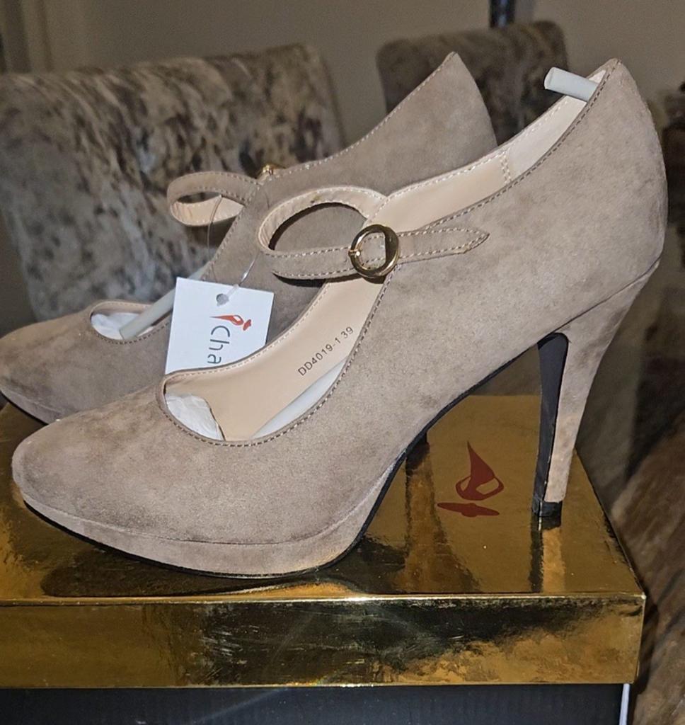 Nieuw nieuwe hakken pumps wreefbandje Mary jane maat 39, Ophalen, Nieuw