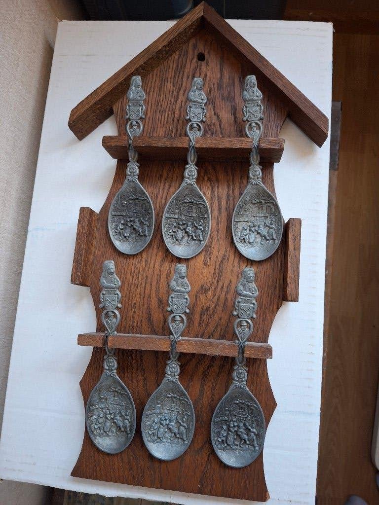 Prachtige  Lepelset in Eikenhouten Gevelrek, Ophalen