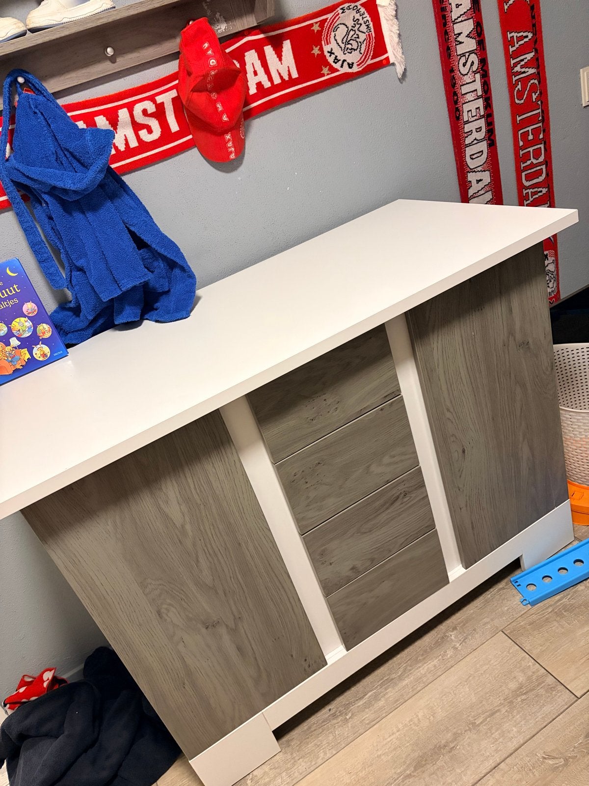 Complete babykamer: kast, commode, wandplank en ledikantje, Kinderen en Baby's, Kinderkamer | Commodes en Kasten, Ophalen, Gebruikt