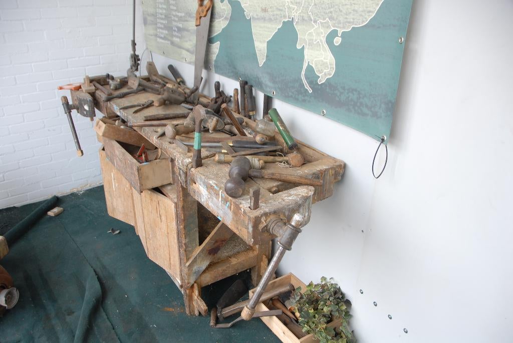 vintage werkbank met oud gereedschap, Doe-het-zelf en Verbouw, Werkbanken, Ophalen, Gebruikt, 170 cm of meer