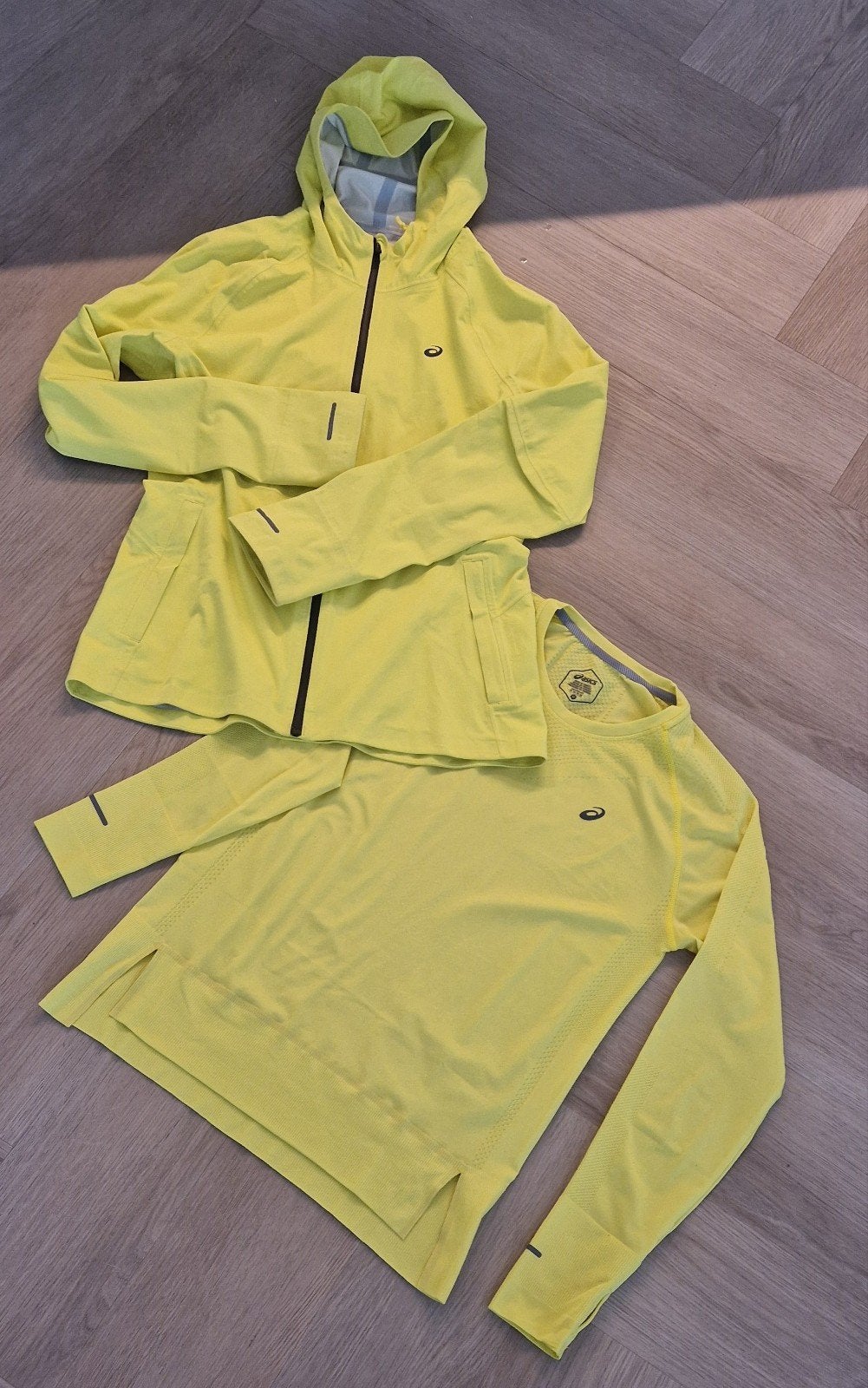 ASICS hardloopset (jasje en shirt) - Maat M, Maat 38/40 (M), Geel, Ophalen of Verzenden, Zo goed als nieuw
