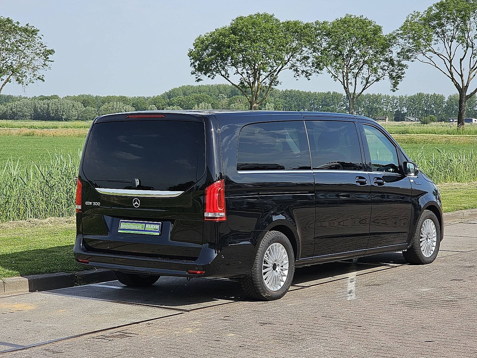 MERCEDES-BENZ EQV 300 l3 xl 7-pers 90 kwh, Auto's, Bestelauto's, Automaat, Gebruikt, 7 stoelen, Zwart