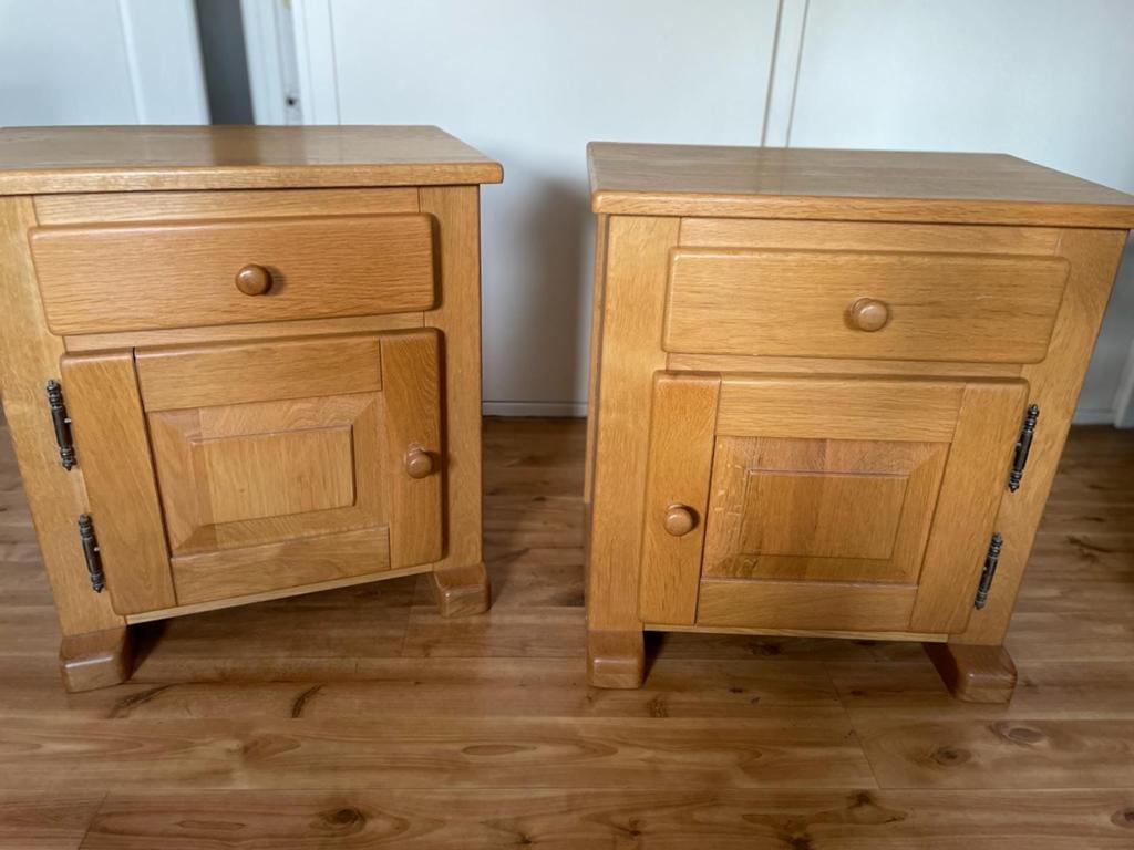 Te koop: 2 massief eiken nachtkastjes met lade en deur, Huis en Inrichting, Ophalen, Minder dan 45 cm, 55 tot 70 cm, Zo goed als nieuw