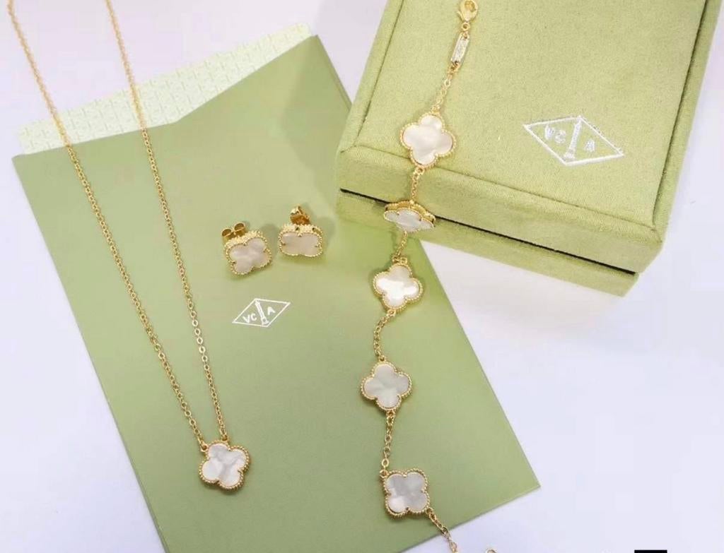 Van Cleef & Arpels setjes- verschillende kleuren beschikbaar, Verzamelen, Ophalen of Verzenden, Zo goed als nieuw, Sieraad of Horloge