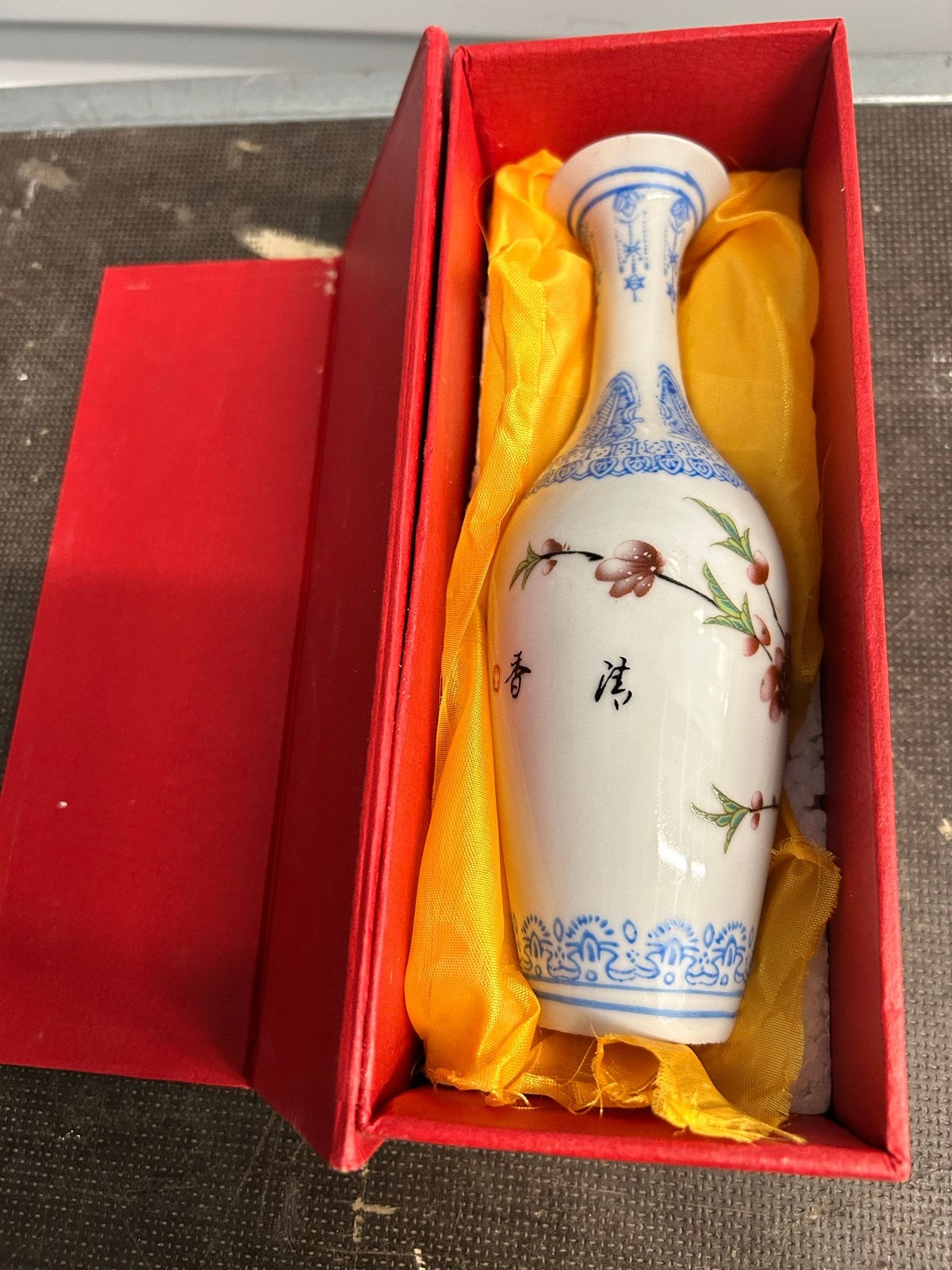 Chinees eggshel porselein vaasje met vogeldecoratie, Ophalen of Verzenden