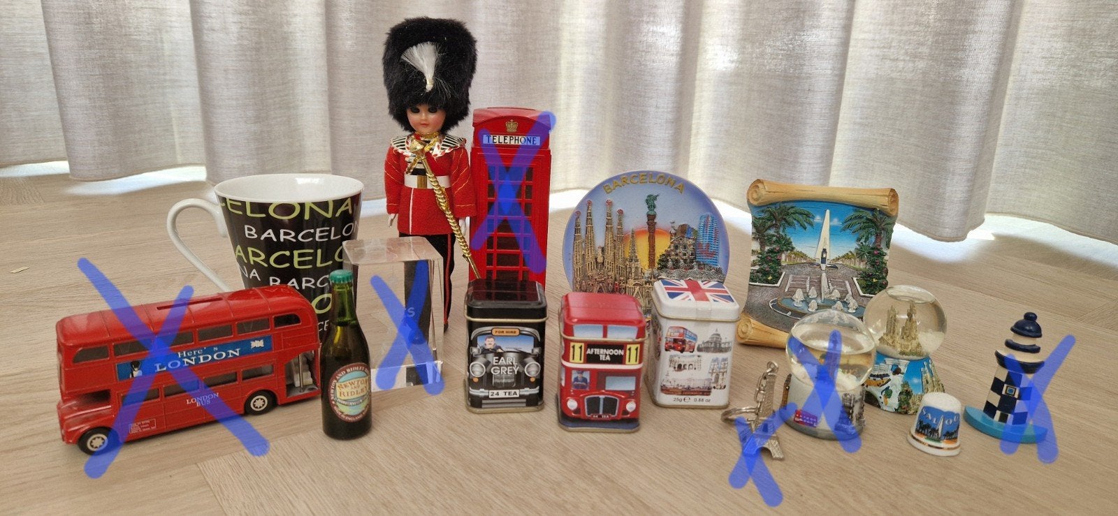 Diverse souvenirs uit Londen, Parijs, Barcelona en Salou, Ophalen of Verzenden, Zo goed als nieuw