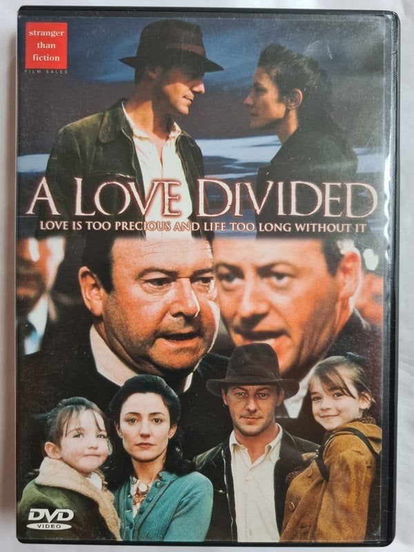 A LOVE DIVIDED (DVD), Alle leeftijden, Ophalen of Verzenden, Zo goed als nieuw, Komedie