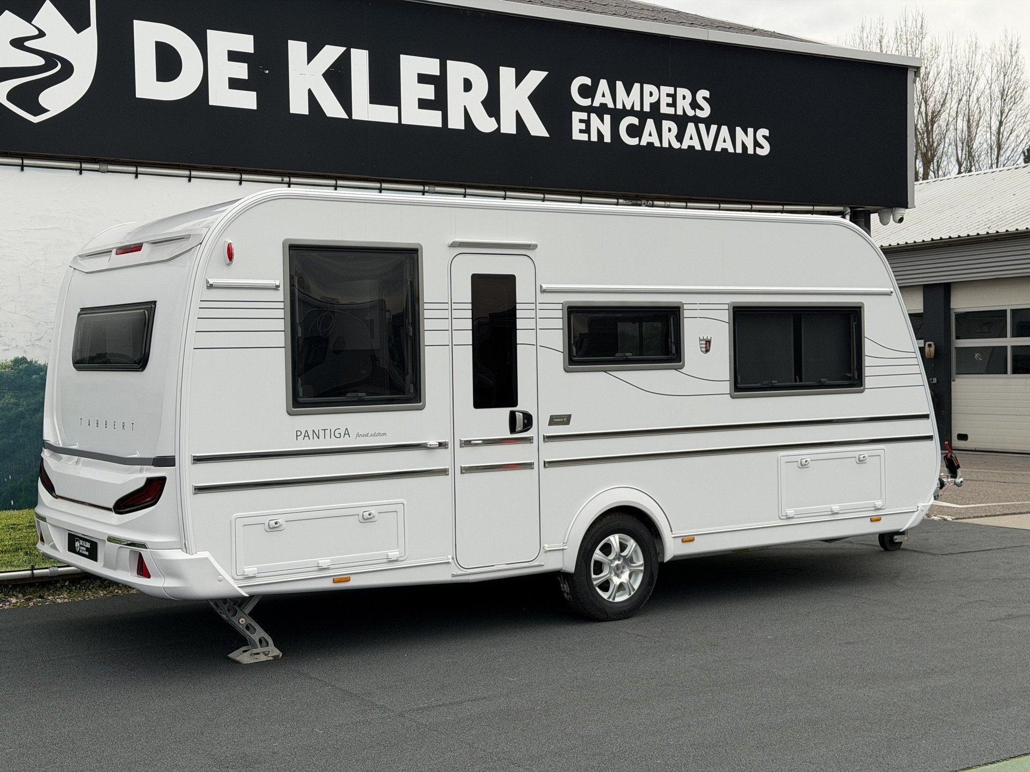 Tabbert Pantiga 490 E Finest Edition / 50% Deals (bj 2026), Caravans en Kamperen, Tabbert, 7 tot 8 meter, Bedrijf, Info@deklerkcaravans.nl