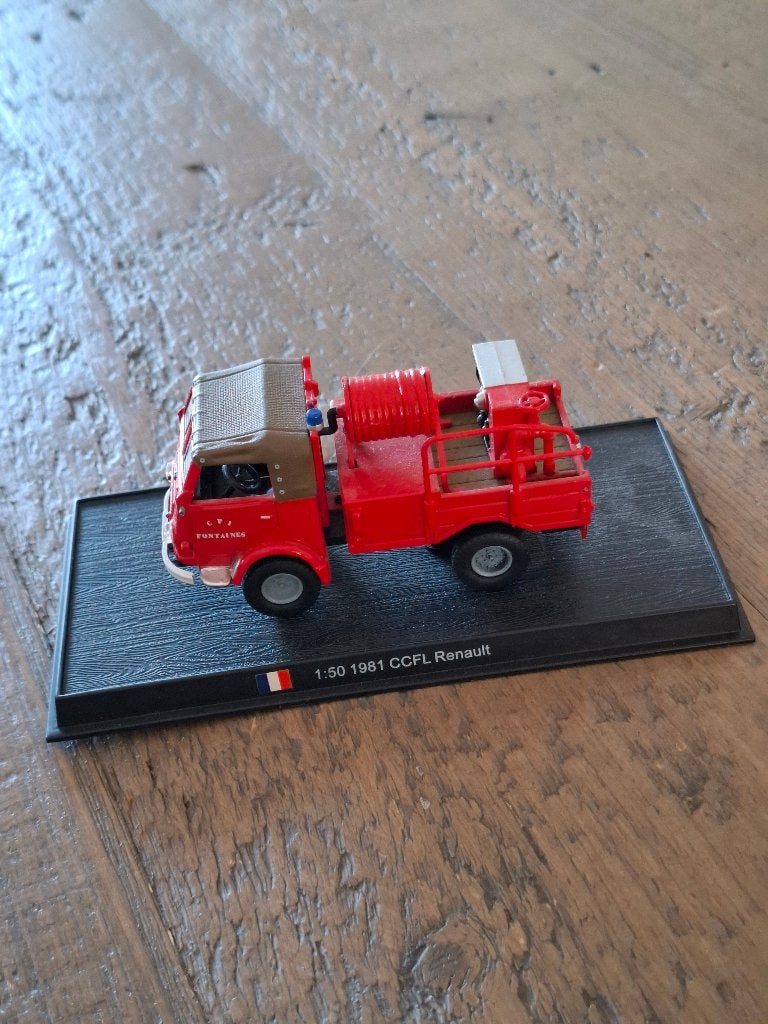 Renault CCFL 1981 - brandweerauto - schaal 1:50, Ophalen of Verzenden, Zo goed als nieuw, Bus of Vrachtwagen, Overige merken