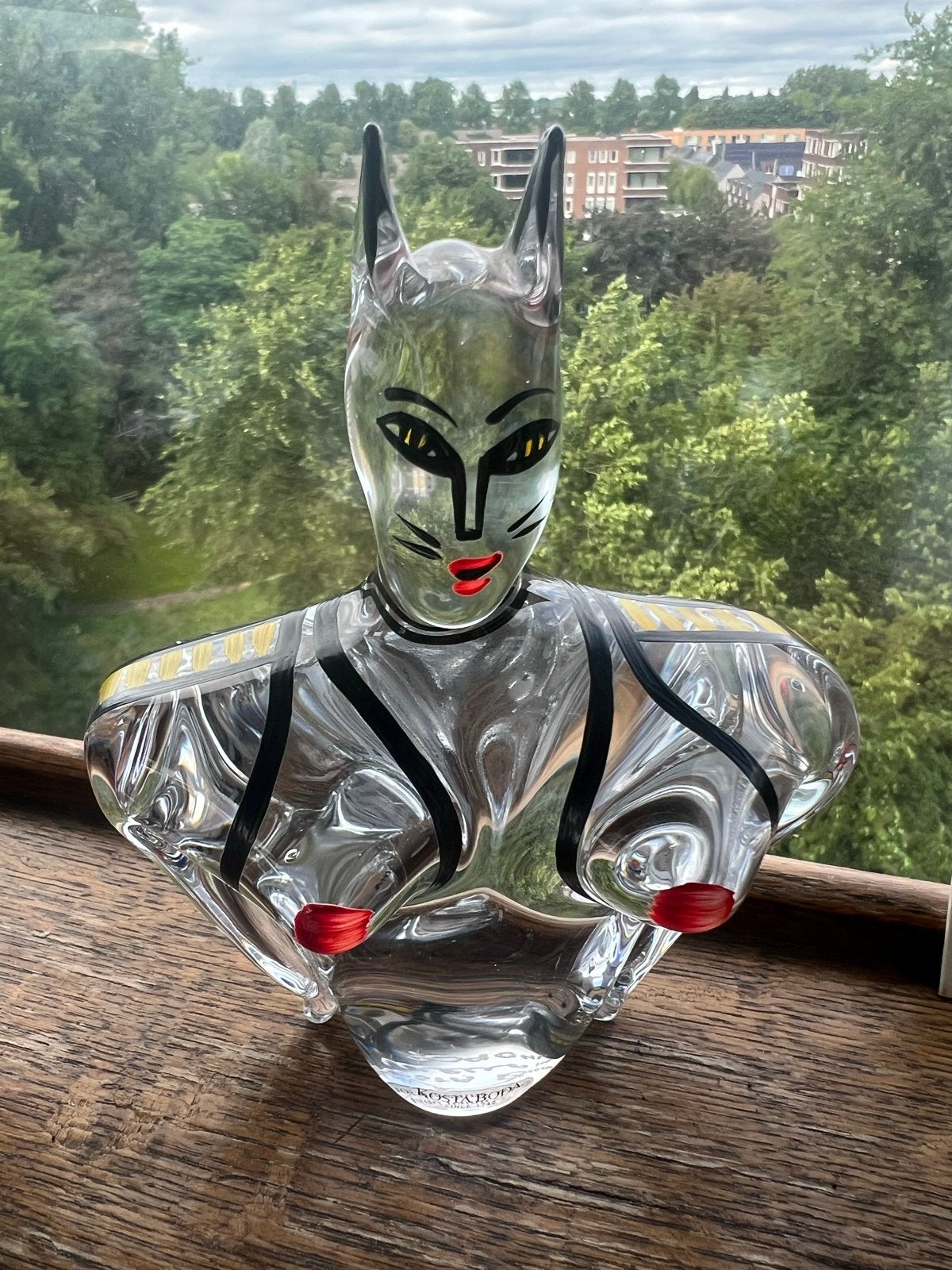 Kosta Boda ‘Husgod’ beeld vrouw Hydman-Vallien, Antiek en Kunst, Glas, Minder dan 20 cm, Ophalen of Verzenden, Beeld